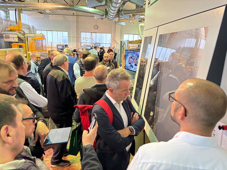 Immer wieder staunt die Fachwelt über die Fertigungszelle in der Conturex-Anlage.