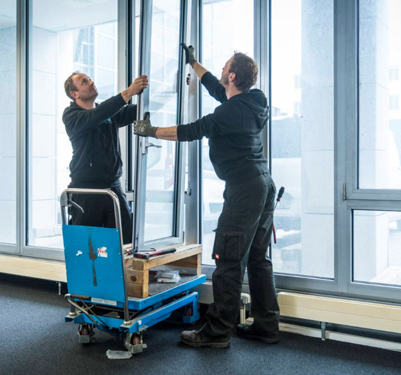 Ein umfangreiches Team von Service-Profis, das alle Gewerke rund ums Haus abdeckt, ist flächendeckend in der ganzen DACH-Region im Einsatz. Für beste Kundenzufriedenheit werden alle Servicetechniker der WR-Gruppe regelmäßig geschult und weiterqualifiziert.