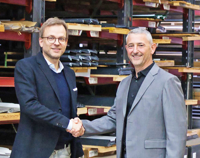 Vertriebsleiter Patrick Port (r.) mit Vorstand Alexander Beu