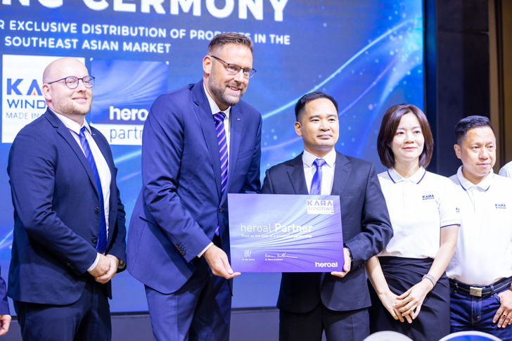 heroal und Karawindows besiegeln ihrer neue Partnerschaft