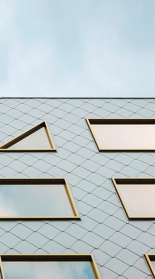 Die sunbelt gold Sonnenschutzgläser vor ­arcon wurden in Farbe und Reflexion exakt auf die ­Fassade abgestimmt und ermöglichen so ein ­harmonisches Fassadenbild.