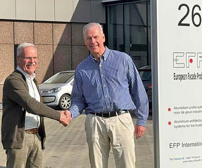 Bram Hannessen (links) und Dr. Peter A. Mrosik am Firmen­sitz der EFP International B.V. im nieder­ländischen Marum