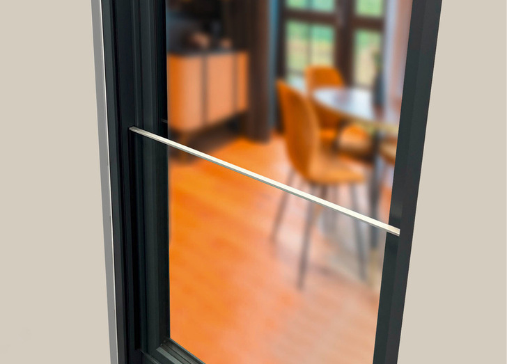 Veka Absturzsicherungen sind zertifiziert und passen durch ihr elegantes Design perfekt zu jeder Fassade.