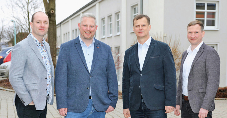 Von links: Martin Schulze (Leiter Entwicklung), Achim Kockler (GF), Enrico Mager (Prokurist) und Robert Kaiser (­Betriebsleiter).
