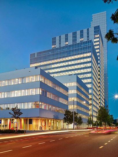 pRED Center in der Dämmerung