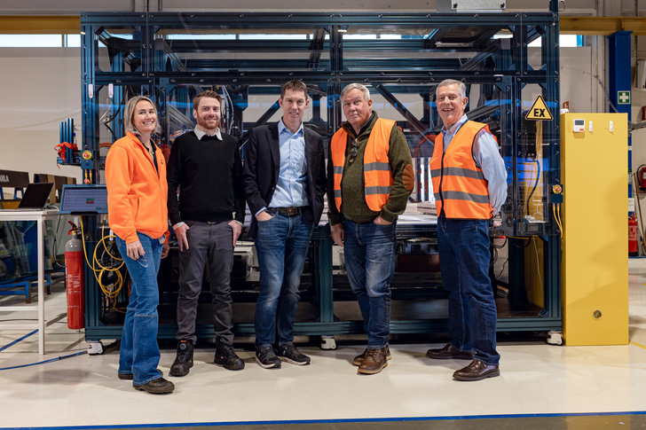 Die Teams Glaston und Miru im Glaston-Werk in Tampere