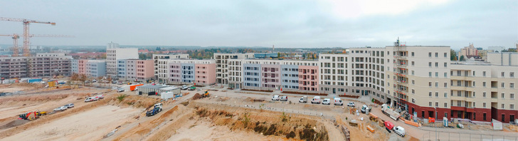 Die „Lichtenreuther Zeile“ in Nürnberg: Europas längste Baustelle im Bereich Wohnungsbau. Der Wohnkomplex erstreckt sich über fast einen halben Kilometer und dient auch als Schallschutz-Block für den neuen Stadtteil Lichtenreuth.