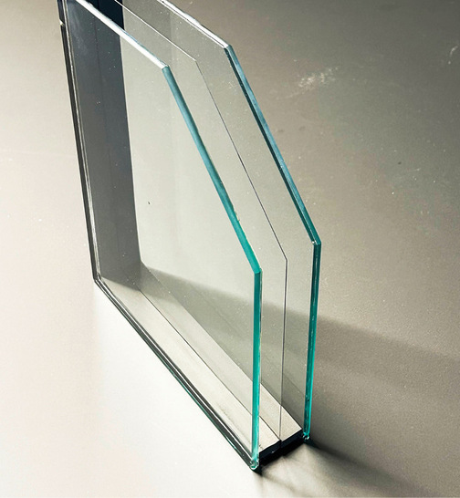 Besuchermagnet auf der BAU 2025: Das dünne 3-fach-Isolierglas von Glas Trösch mit 0,5 mm Mittelscheibe