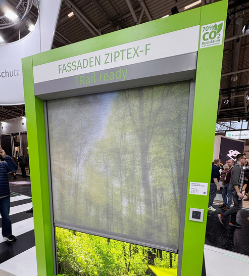 Auf der diesjährigen BAU erfolgte die Präsentation des Ziptex-F auf dem Messestand von Alukon, ein System das als TRail ready vorgestellt wurde.