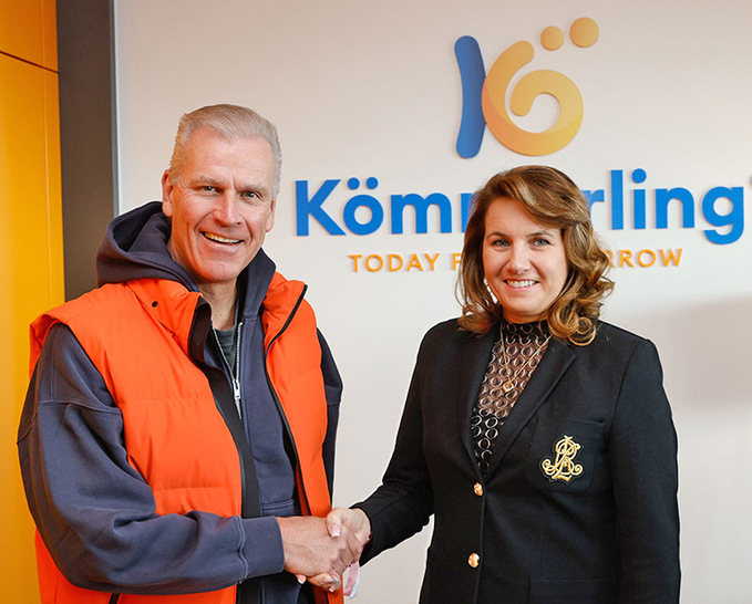 Die Zusammenarbeit wurde am 8.02.2025 von den beiden Partnerunter-nehmen offiziell besiegelt -  von Claudia Rager-Frey, Geschäftsführerin der Alumat-Frey GmbH und Dr. Peter Mrosik, Geschäftsführender Gesellschafter der profine Group.