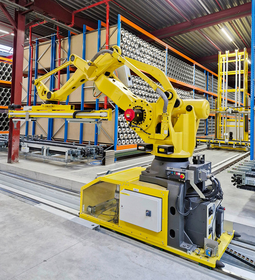 Die geprüften Rollen werden von Robotern automatisch verpackt und in Regalen eingelagert. ­Diese Roboter sind auch in der Lage, ­Bestellungen sehr schnell für den Transport vorzubereiten, was zu kürzeren Lieferzeiten führt.