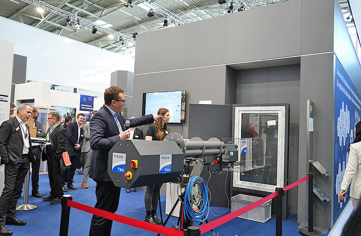 ift messtec zeigte in München auf der BAU einen Live-Hageltest mit der neu entwickelten Hagelprüfpistole