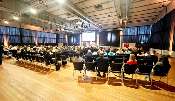 Die Veranstaltung bietet eine ideale Plattform, aktuelle Entwicklungen kennenzulernen, Best Practices auszutauschen und neue Technologien direkt auszuprobieren.