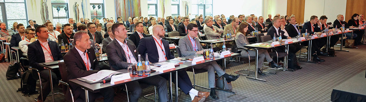 Rund 100 Besucherinnen und Besucher nahmen an der 11. Auflage des Erfolgsformats teil, das als wichtige Austauschplattform und aussagekräftiges Barometer der Bau- und Befestigungsbranche gilt.
