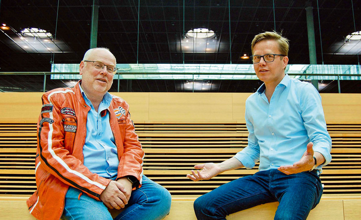 Olaf Vögele 
 Ressortleiter Sonnenschutz 
 voegele@glaswelt.de 
 Daniel Mund
Chefredakteur
mund@glaswelt.de