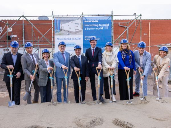 Beim Spatenstich der neuen Produktion in Gent (B)