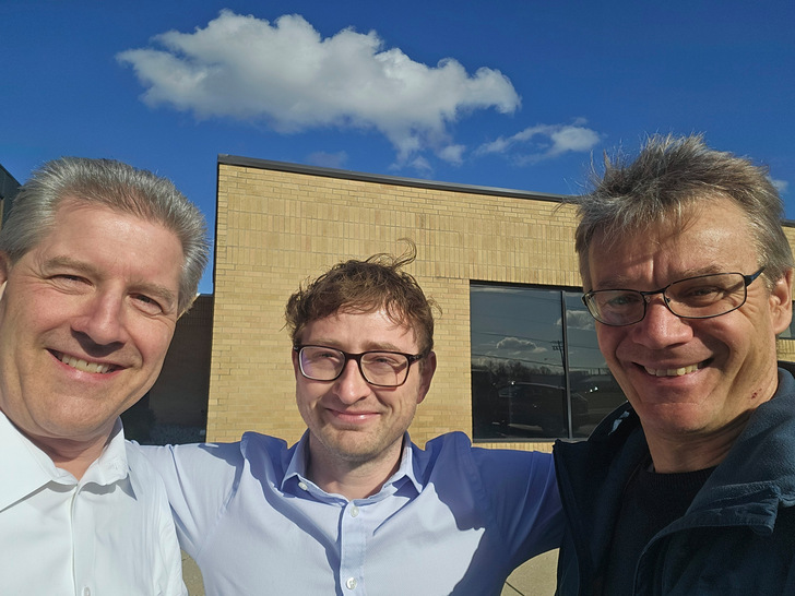 Viprotron US Führungsteam v.l.: Ric Schmidt (Sales) und Kingston Eck (Präsident) mit Viprotron-Inhaber Kai Vogel