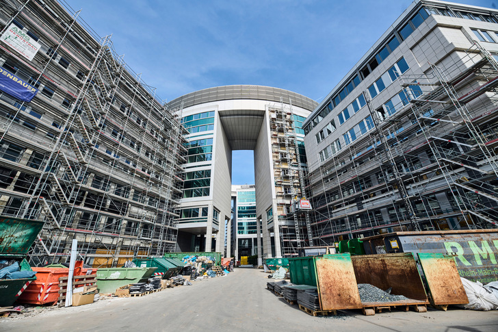 Ein gutes Beispiel für wirtschaftliche Sanierung und echte Kreislaufwirtschaft: das Omega Bürogebäude in Offenbach am Main.