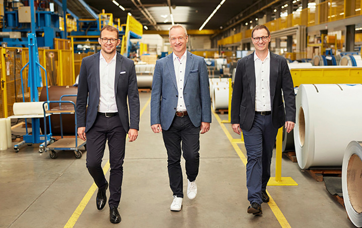 Christian Hanke (l.), Kai Teckentrup (M.) und Jens Heckenmüller stehen zu den ­Teckentrup-Wurzeln als Familienunternehmen.