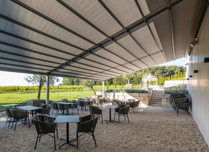 Großflächenbeschattung ist im In- und Ausland für die Gastronomie, für Industrie, Handel, öffentliche ­Einrichtungen und große Architektenobjekte ein wichtiges Thema geworden.