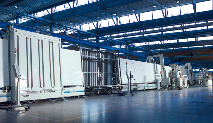 Forel bietet Hightech-Anlagen für Glasverarbeiter und ISO-Hersteller an, der Schwerpunkt liegt auf Vertikal-Anlagen.