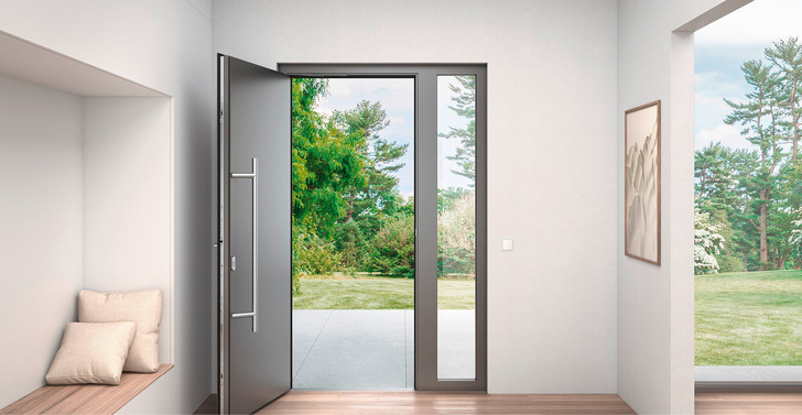 Tür sanft gestoppt: Die Dämpfung der Öffnung durch den „Roto Solid“-Drehbegrenzer sorgt für   perfekten Schutz. Anders als ein Türstopper auf Boden oder Wand bleibt er dabei ganz im Verborgenen.