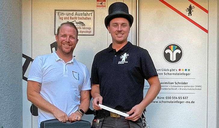 Maximilian Valentin schätzt nicht nur die Produkte von Regel-air, sondern auch die kompetente persönliche Unterstützung wie durch Raphael Maas (l.) vom technischen Außendienst.