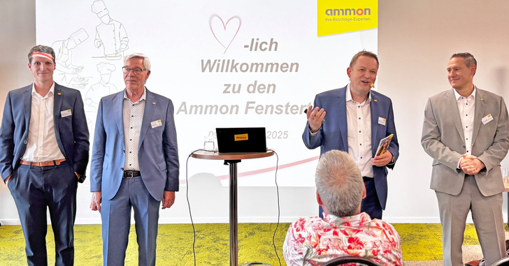 Die Ammons auf der Bühne: Michael und Dieter Ammon, Konrad Fritz und Klaus Ammon.
