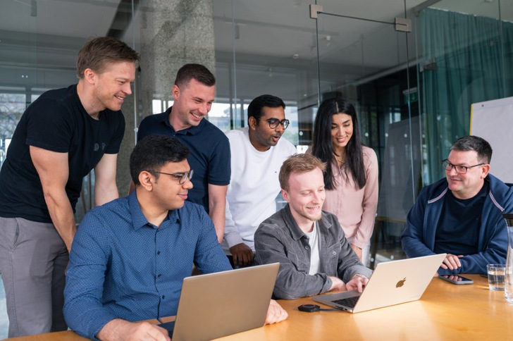Das junge Team von Lumeso legte einen Raketenstart hin – in 2024 gegründet wurden sie jetzt mit dem German Innovation Award für ihren industriespezifischen Service und als wichtige transformative Lösung ausgezeichnet. - © Lumeso FlexCo