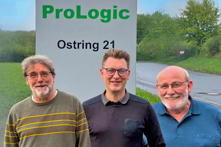 v.r.: Erich Bullmann Franz Xaver Völkl (geschäftsführender Gesellschafter Direkt CNC-Systeme) und Thomas Dietl