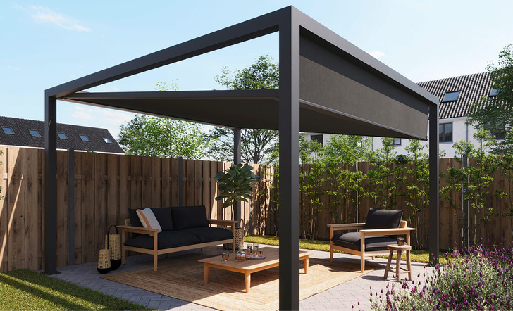 Erhardt bietet mit Stoffdach, Volant und optionalen Senkrechtmarkisen optimalen Sonnenschutz.