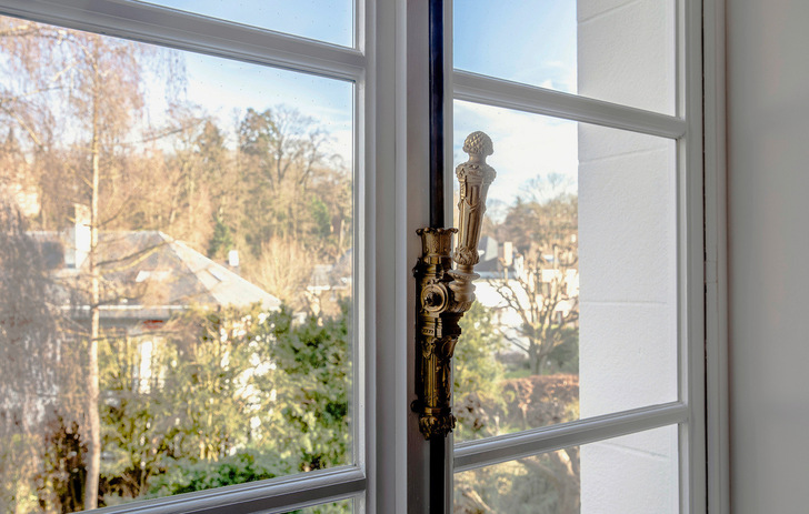 Bei dieser Villa nahe Brüssel waren die alten Fenster noch sehr gut intakt, jetzt wurden sie mit Fineo ertüchtigt.