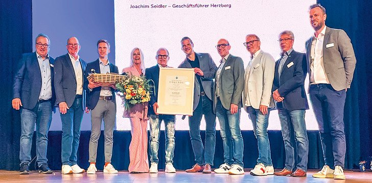 Ein Höhepunkt der Veranstaltung war die Ehrung des dtH Tiemann Produktionsstandorts Herzberg durch die Veka AG für 35 Jahre Partnerschaft.