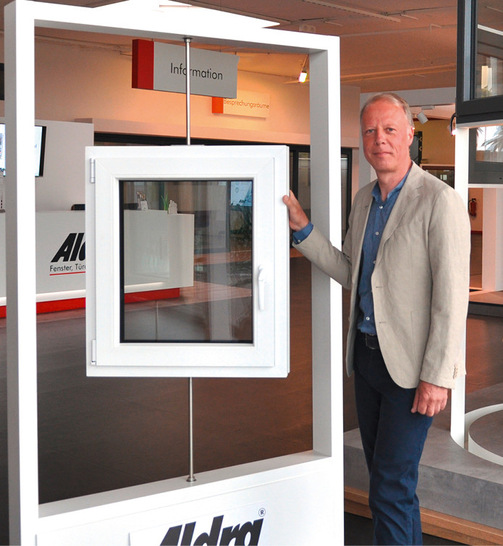 „Ein richtiger Schritt für mehr Nachhaltigkeit am Bau sind Fenster aus nachhaltigem Bio-PVC von Aldra,“ erklärt Michael Siegmann, Vertriebsleiter der Aldra Fenster und Türen GmbH.