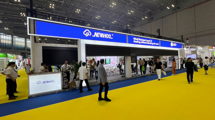 Zahlreiche Hersteller präsentierten auf der Messe funktionierende ZIP Systeme mit beeindruckenden Breiten von bis zu 14 m.