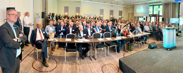 Mit 375 Teilnehmenden verzeichnete die Veranstaltung einen neuen Rekord. Auch dieses Mal wurden die Kapazitätsgrenzen des Veranstaltungshotels überschritten.