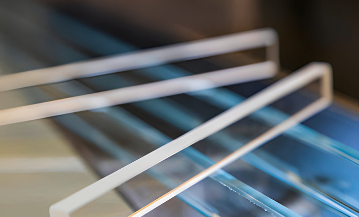 Die Glas-Spacer sind vollkommen transparent und werden mittel UV-Kleber appliziert.