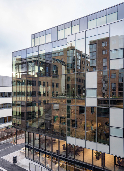 Das Bürogebäude Gullhaug 5 in Oslo besitzt schaltbare Gläser mit Converlight Technik, diese Technik nutzen auch die neuen Infraselect-Gläser