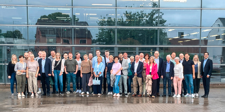 Die Uniglas-Gesellschafter beim Jubiläumstreffen in Verden und Hamburg