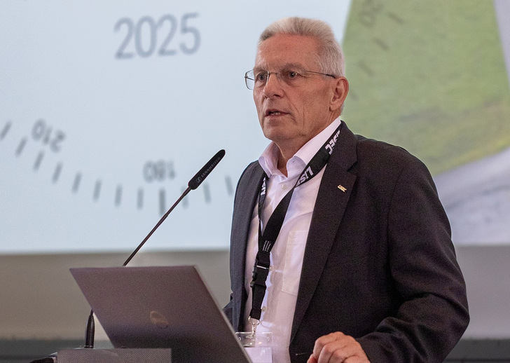 CEO Gottfried Brunnbauer eröffnet die Lisec  Technologietage