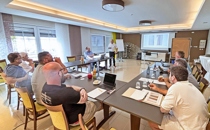 Auftaktseminar „Schäden an Fenster- und Fassadenoberflächen: Erkennen, bewerten und nachhaltig beheben“