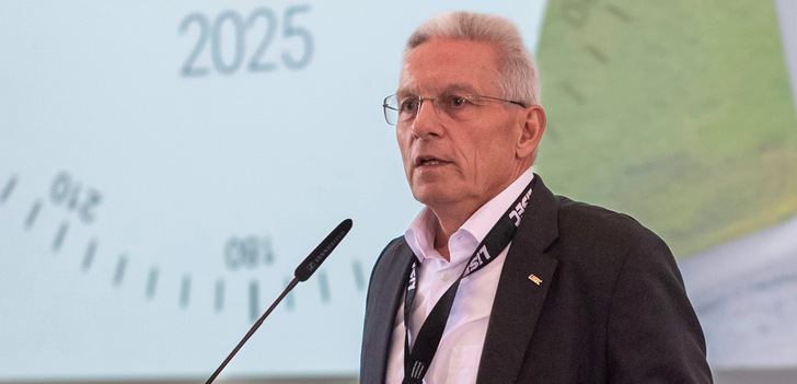 CEO Gottfried Brunbauer eröffnet die Lisec Technologietage