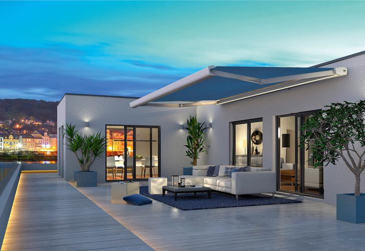 Kompakte Bauweise, klare Form: Die Kassettenmarkise K ist ein echter Allrounder und überzeugt durch ihr ­zeitloses Design – auf Wunsch mit integrierter LED-Beleuchtung.