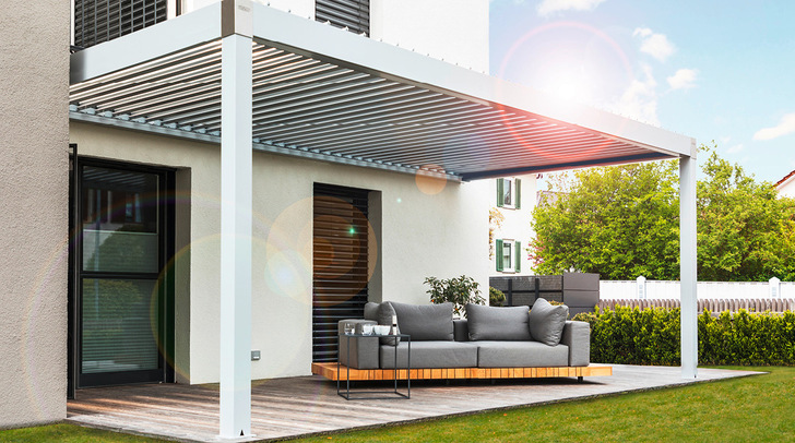 Die Bella Lamella ist als Einzelanlage in ­einer Größe von 6 × 4 m erhältlich und kann als 3-Feld-Anlage auf eine Gesamtbreite von bis zu 12 m erweitert werden.