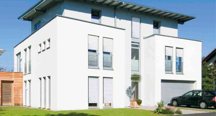 Der Einsatz von effektiven Sonnenschutzlösungen gewinnt zunehmend an ­Bedeutung. Rollladensysteme vereinen alle relevanten Vorteile.