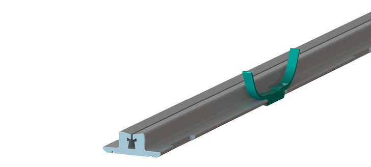 Für die auf der R+T 2024 vorgestellte Seitensaum­führung T-Rail wurde mit der zum Patent angemeldeten Variante MZR (Multi Zipper Rail) eine passgenaue ­Variante entwickelt, die exakt mit der Geometrie des T-Rails harmoniert.