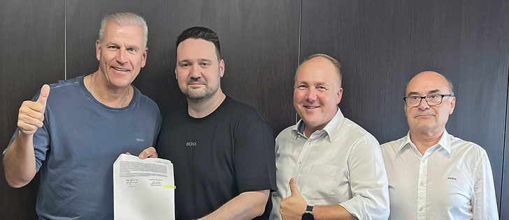 v.l.: Dr. Peter Mrosik (Profine-CEO), Teodor Linkin (Managing Partner Profilink), Christian Peukert (Head of ­Aluminium Systems Europe profine Group), Georgi Dantchev (Country Manager Bulgaria profine Group).