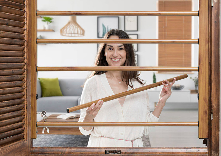 Das Gittersystem wird in verschiedenen Varianten angeboten. Beim Modell T82 können die Gitterstangen durch ein Sicherheits-Schließsystem nachträglich jederzeit entfernt werden.