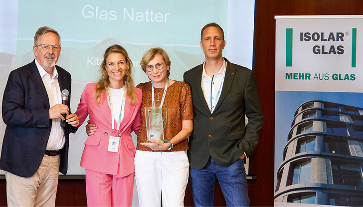 Glas Natter siegte mit der „Kita unterm Regenbogen“ beim Isolar Objekt­wettbewerb 2025 in der Rubrik „Kreative Objekte“