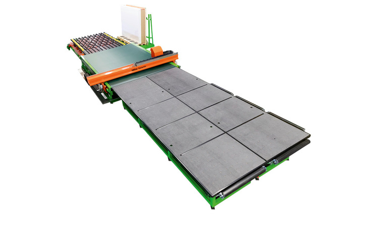 Hegla stellt auf der Vitrum eine Schneidanlage vor, mit der sich auch ultradünne Gläser zuschneiden lassen.